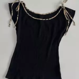 Áo thun ngắn tay màu đen cổ điển Nhật Bản Pure Desire Áo ngắn Slim-fit Slimmer Look Hot Girl Style Bottoming