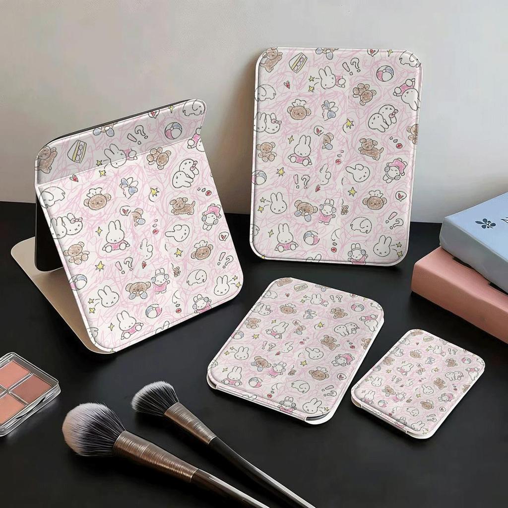 Gương gấp trang điểm toàn họa tiết thỏ nhỏ nền hồng pastel cho nữ sinh