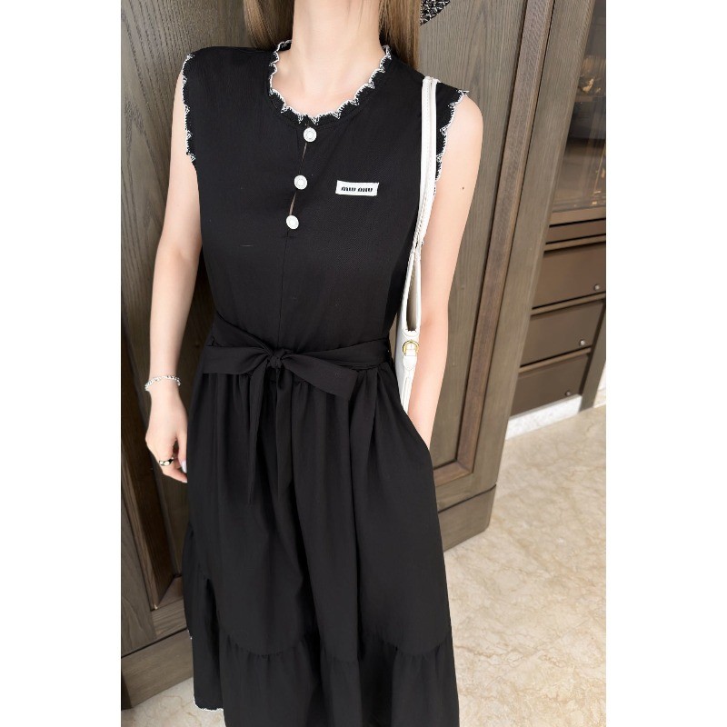 Váy nữ dài vừa phải mới có ve áo và thêu cotton chéo