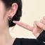 Bông tai mèo con màu đen PYCOU, Bông tai thả mèo đen hợp kim phong cách hoạt hình dễ thương, Phụ kiện trang sức ngọt ngào Phong cách Pháp Trang sức thời trang Bông tai sang trọng nhẹ cho bé gái