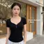 Pure Desire Style Hot Girl Áo thun ngắn tay phù hợp cho nữ mùa hè Slimer Look All-Match Design Button Top Slim