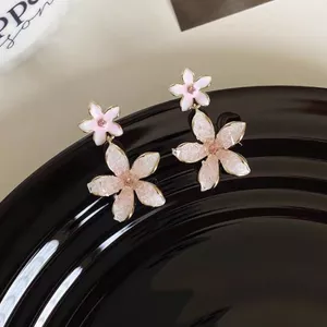 Phiên Bản Hàn Quốc Phong Cách Mới Thời Trang Gradient Pha Lê Hoa Bông Tai Niche Ngọt Nhỏ Dầu Tươi Nhỏ Giọt Bông Tai Quà Tặng Cho Bạn Gái 2026-6-1