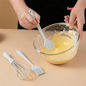 Bộ dụng cụ làm bánh bằng silicon gồm cọ phết dầu, que đánh trứng và thìa vét bánh (3 món).