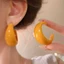Bông tai hình chữ C nhẹ bằng nhựa hình chữ C Chunky Vòng mở đầy màu sắc — Bông tai tuyên bố tối giản