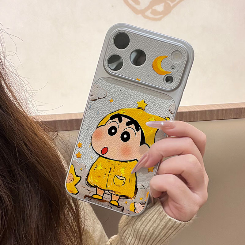 Ốp iPhone Lucky Crayon Shin-Chan Họa Tiết Da Mềm Cao Cấp Bảo Vệ Camera - iPhone 11/12/13/14/15/16/17/Plus/Air/Pro/Max