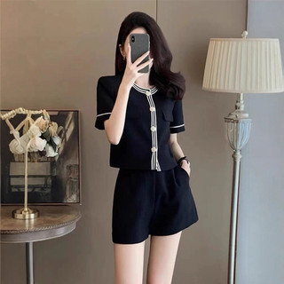 Bộ đồ thể thao mùa hè thời trang và sành điệu dành cho phụ nữ nhỏ nhắn, gồm áo tay ngắn và quần short