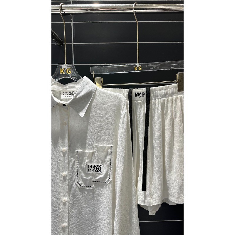 Bộ đồ nữ dáng rộng mới có áo sơ mi và quần short