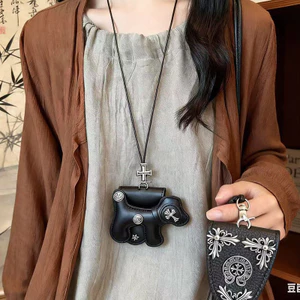 Retro Da Đeo Chéo Hoa Vòng Cổ Nữ Ngọt Ngào Phong Cách Thoáng Mát Tiện Lợi Kính Kẹp Dây Xích Bảo Quản Niche Thiết Kế Phù Hợp Với Áo Len Dây Xích