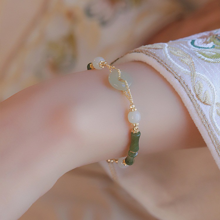 Vòng tay nữ khóa hòa bình ngọc bích Hetian tự nhiên