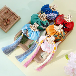 Tòa án cổ Sachet Mặt dây chuyền Phụ kiện di động cổ Túi móc ngải cứu hoa oải hương