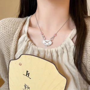 Mới Phong Cách Trung Quốc Hạt Hồng Khóa An Toàn Dây Bện Vòng Cổ Nữ Cô Gái Trái Tim Phong Cách Dân Tộc Thời Trang Phù Hợp Với Dây Chuyền Áo Len