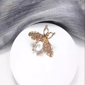 PNPIA- Cá Tính Retro Giả Ngọc Trai Đơn Giản Tinh Tế Ong Nhỏ Côn Trùng Trâm Cài Quần Áo Nữ Áo Phụ Kiện