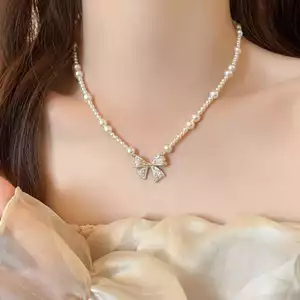 Nơ Mặt Dây Chuyền Ngọc Trai Áo Len Vòng Cổ Nữ 2025 Phong Cách Mới Cao Cấp Ánh Sáng Sang Trọng Niche Xương Đòn Vòng Cổ Phụ Kiện 26.3.22