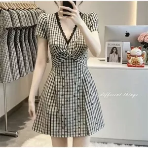 Đầm kẻ sọc thời trang phong cách mới mùa hè Phong cách Pháp tay phồng cổ chữ V Váy chữ A dáng rộng hẹp
