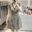 Đầm kẻ sọc thời trang phong cách mới mùa hè Phong cách Pháp tay phồng cổ chữ V Váy chữ A dáng rộng hẹp