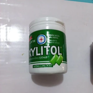 Kẹo gum không đường Lotte Xylitol hũ 55.1g xanh lá