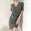 Đầm ngắn tay một vai phong cách Hot Girl Deep V có nếp nhăn Phiên bản hẹp không đều mùa hè Slim-Fit Hip
