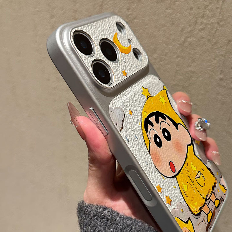 Ốp iPhone Lucky Crayon Shin-Chan Họa Tiết Da Mềm Cao Cấp Bảo Vệ Camera - iPhone 11/12/13/14/15/16/17/Plus/Air/Pro/Max