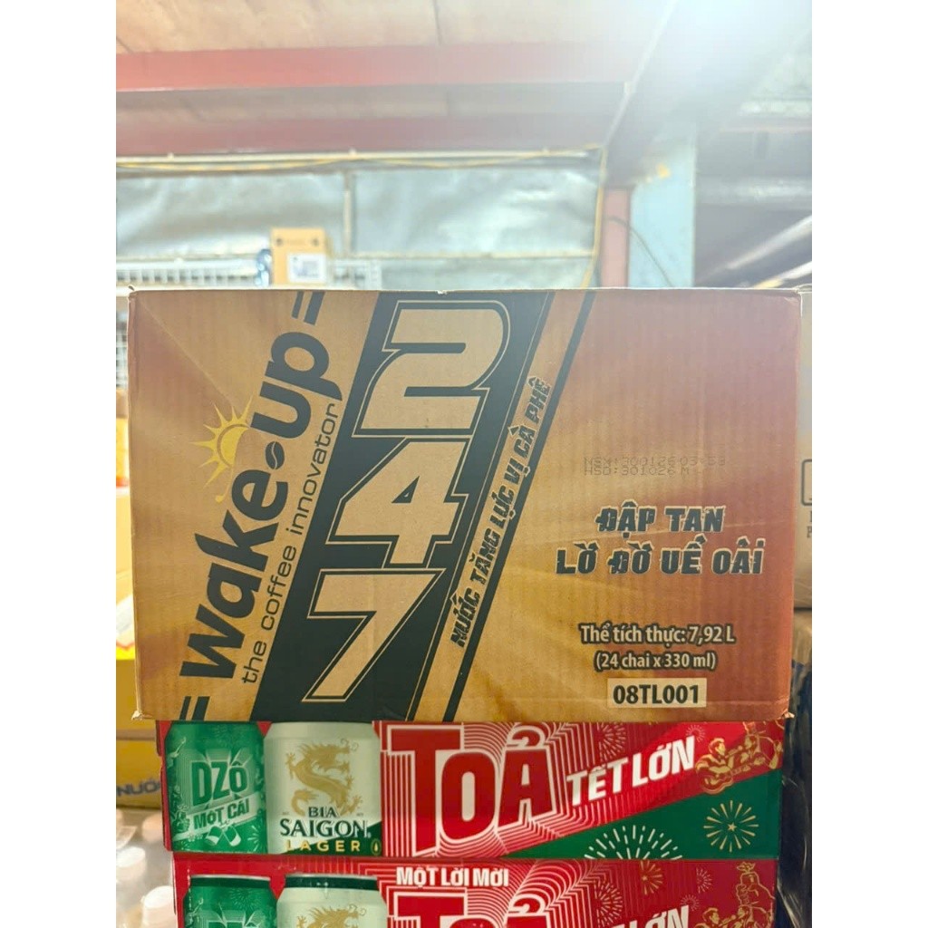 Thùng 24 chai nước tăng lực vị cà phê Wake Up 247 330ml