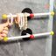 Giá treo phụ kiện tóc và khăn tắm gắn tường kiểu Dopamine, không cần khoan, dùng trong phòng tắm gia đình.