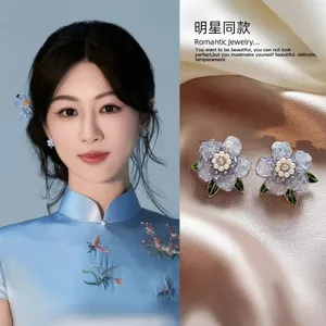 Yang Zi Cùng Phong Cách Màu Xanh Camellia Pha Lê Bông Tai Nữ Tính Khí Bông Tai Ngọt Ngào Độc Đáo 2025 Phong Cách Mới Bán Chạy Phong Cách 2026-6-1