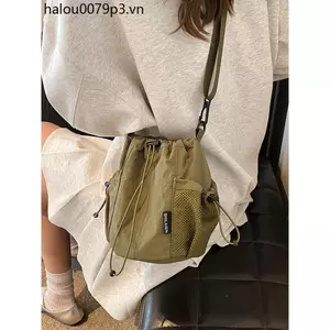 2026 Phong Cách Mới Thường Ngày Xô Túi Nữ Du Lịch Nhẹ Messenger Túi Nhỏ Vải Nylon Túi Thể Thao Đi Chơi Túi Điện Thoại Di Động