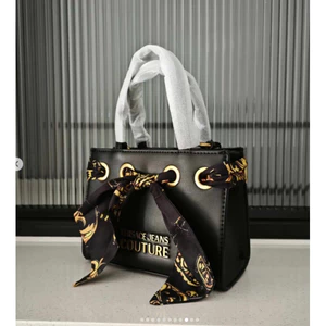 TÚI VERSACE JEANS COUTURE SHOULDER BAG 74VA4BAA MÀU ĐEN