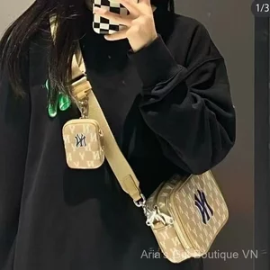 Túi đựng máy ảnh MLB Hàn Quốc Old Flower Yankees NY Full In thêu nam nữ Túi vuông nhỏ đeo chéo thông thường phù hợp