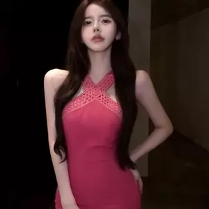 Váy ôm cổ tròn màu đỏ hồng phong cách cay ngọt ngào Váy ôm chéo Skinny Fit mùa hè