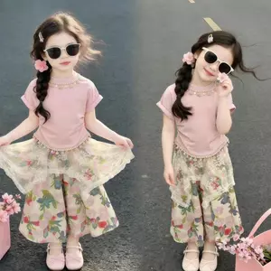 Bộ đồ hai mảnh + tay ngắn phong cách phương Tây dành cho bé gái