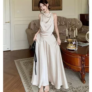 Niche Thiết kế ren không đều Váy Vest Satin mùa hè Bộ đồ hai mảnh thời trang phong cách mới