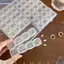 Hộp sắp xếp lưới DAYBREAK 56, Hộp sắp xếp có thể điều chỉnh hình vuông bằng nhựa, Vòng cổ hộp trang sức dung tích lớn trong suốt chống bụi