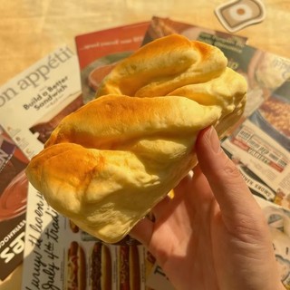 Squishy Dứa Bun Bóp Đồ Chơi Sữa Mềm Thơm Bánh Mì Fidget Đồ Chơi Phục Hồi Chậm Bánh Mì Thực Tế Cho Người Lớn Căng Thẳng Lo Âu