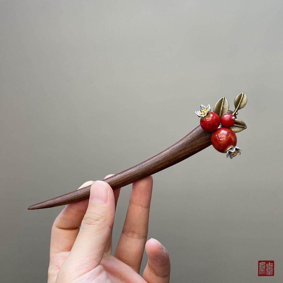 WHX-Hairpin {Cây táo gai} Phong cách Mori Văn học Trái cây đỏ Gỗ đàn hương Phụ kiện tóc Mục vụ Không khí Thiết kế phù hợp Kẹp tóc ngắn