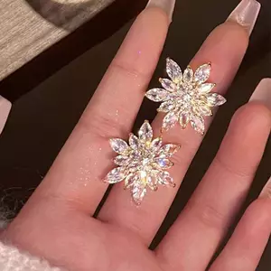 Bông tai đính hoa tuyết pha lê thời trang dành cho nữ Phụ kiện trang sức tiệc cưới thanh lịch Quà tặng [Mina]