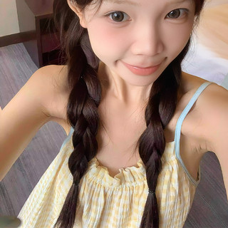 Bộ đồ ngủ hai mảnh kẻ caro Sweet Fresh dành cho nữ, gồm quần short và áo tank top có đệm mút tích hợp.