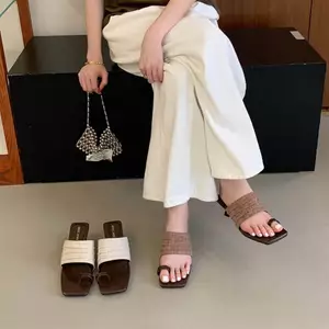 TT Xếp Ly Flip-Flops Nữ Mùa Hè 2026 Phong Cách Mới Mũi Vuông Flip-Flops All-Match Sandals