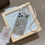 Ốp điện thoại cung cấp che khuyết điểm cho Ốp lưng chéo Apple 13 / 14 cho iPhone 14 / 15, nơ gấu sang trọng, đầy kim cương.