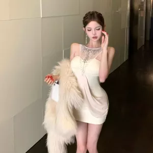Đầm dây cổ đính đá công nghiệp nặng 2026 thu đông, dáng ôm sát không tay, thiết kế mới thời trang, phong cách Pure Desire