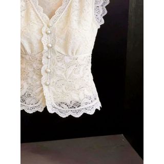 [Khuyến mãi trong thời gian có hạn] Áo Vest ren không tay rỗng cổ chữ v khí chất ngọt ngào kiểu Pháp dành cho nữ, mùa hè 2026 Phong cách mới Slimer Look Top