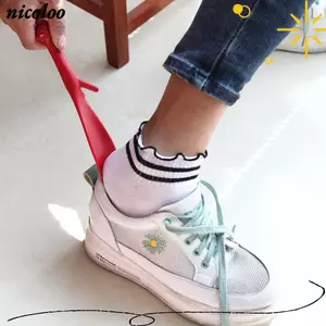 Hỗ trợ đeo giày NICOLOO, Tay cầm dài còi giày di động, Nhà dễ thương hình con sóc nâng linh hoạt AID Stick