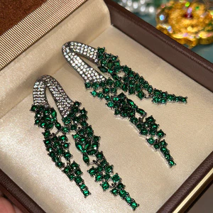 Bông tai hình hoa Zircon sang trọng nhẹ nhàng và thanh lịch
