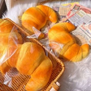 PENTAXZR Squishy Croissant, Làm dịu bánh mì tăng chậm Đồ chơi Squishy, Bàn tay dính thư giãn mềm mại Dễ thương Bánh Fidget giác quan siêu mềm dành cho trẻ em Người lớn