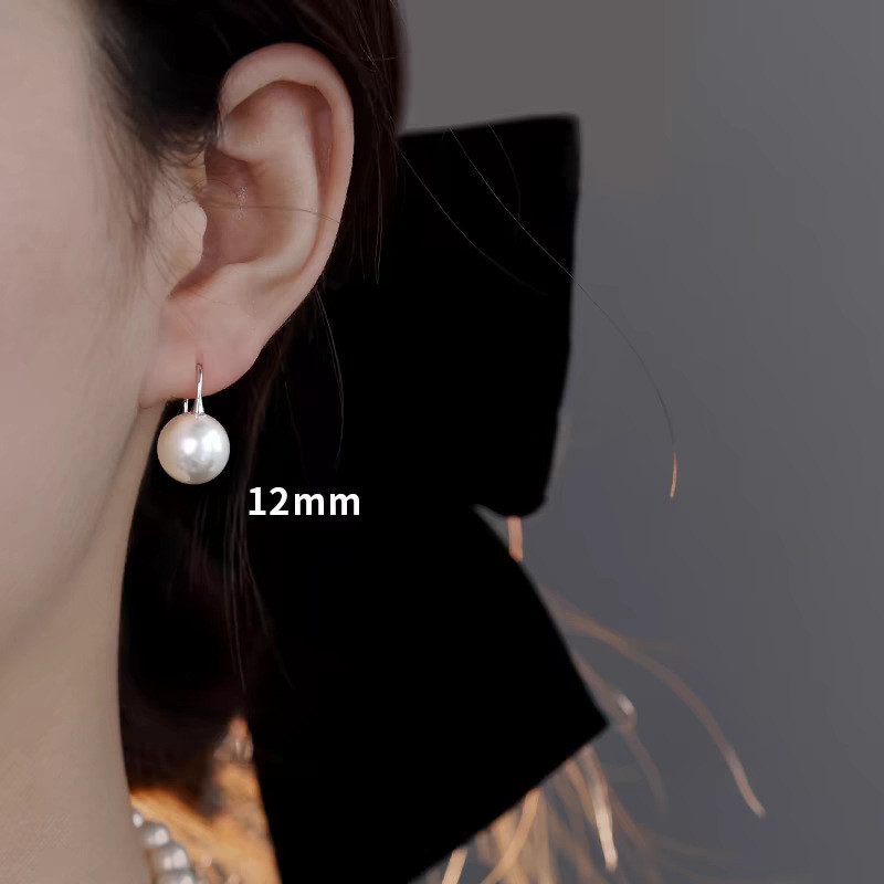 Bông tai ngọc trai bạc thanh lịch và tinh tế