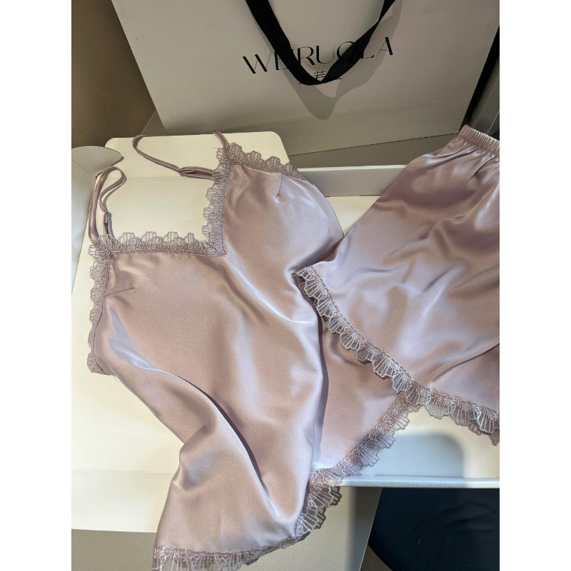 Đi kèm với Ngực Pad Bộ Đồ Ngủ Nữ Thoáng Mát Bên Trong Ice Silk Loungewear Set Sling Quần Short Pure Desire Style Có Thể Mặc Bên Ngoài Cô Gái Ngọt Ngào Cổ Chữ V Nữ Tính Mùa Hè Thoải Mái Thoáng Khí Hẹn Hò Tại Nhà Lười Kích Thước Lớn