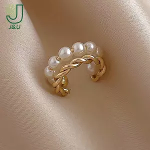 Vòng tròn hai lớp màu vàng Hàn Quốc mới Vòng đeo tai ngọc trai xoắn Vòng đeo tai hình học cổ điển Vòng tròn giả Ngọc trai Kẹp trang sức
