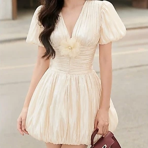 ĐẦM TRẮNG CỔ V DÁNG NHÚN PHỒNG