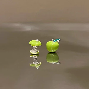 Dễ Thương Bất Đối Xứng Xanh Bông Tai Táo S925 Bạc Kim Xanh Táo Bông Tai Nhỏ Đỏ Táo Bông Tai Nữ Kawaii