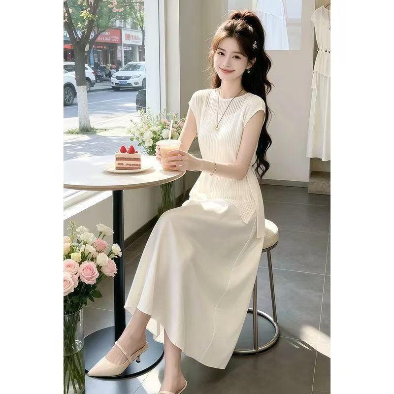 Bộ đồ thời trang nữ Mùa hè 2026: Áo đan rỗng + Váy satin hai dây, bộ hai mảnh