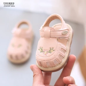 Mùa Xuân Mới Mùa Hè Thêu Giày Sandal Bé Gái Lỗ Giày 0-2 Tuổi Trẻ Em Giày Bé Gái Đế Mềm Gọi Giày